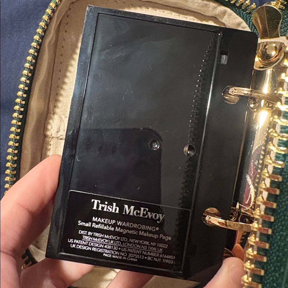 New Trish Mcevoy small green makeup Planner - Picture 5 of 8